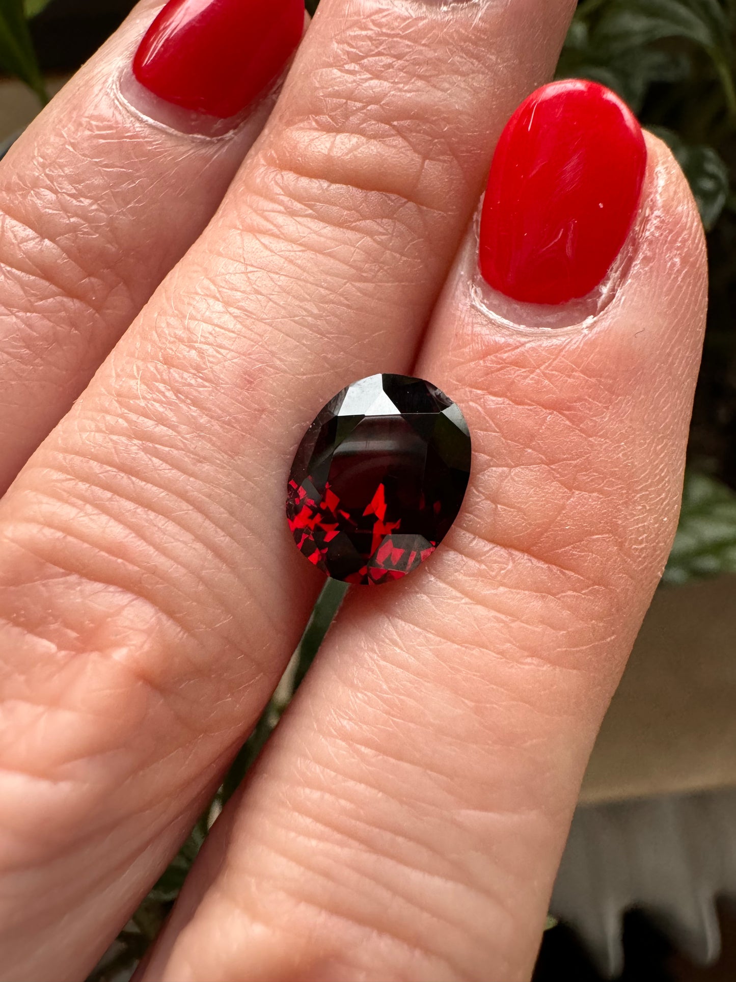Pyrop, Rot, Oval, 3,37 ct.
