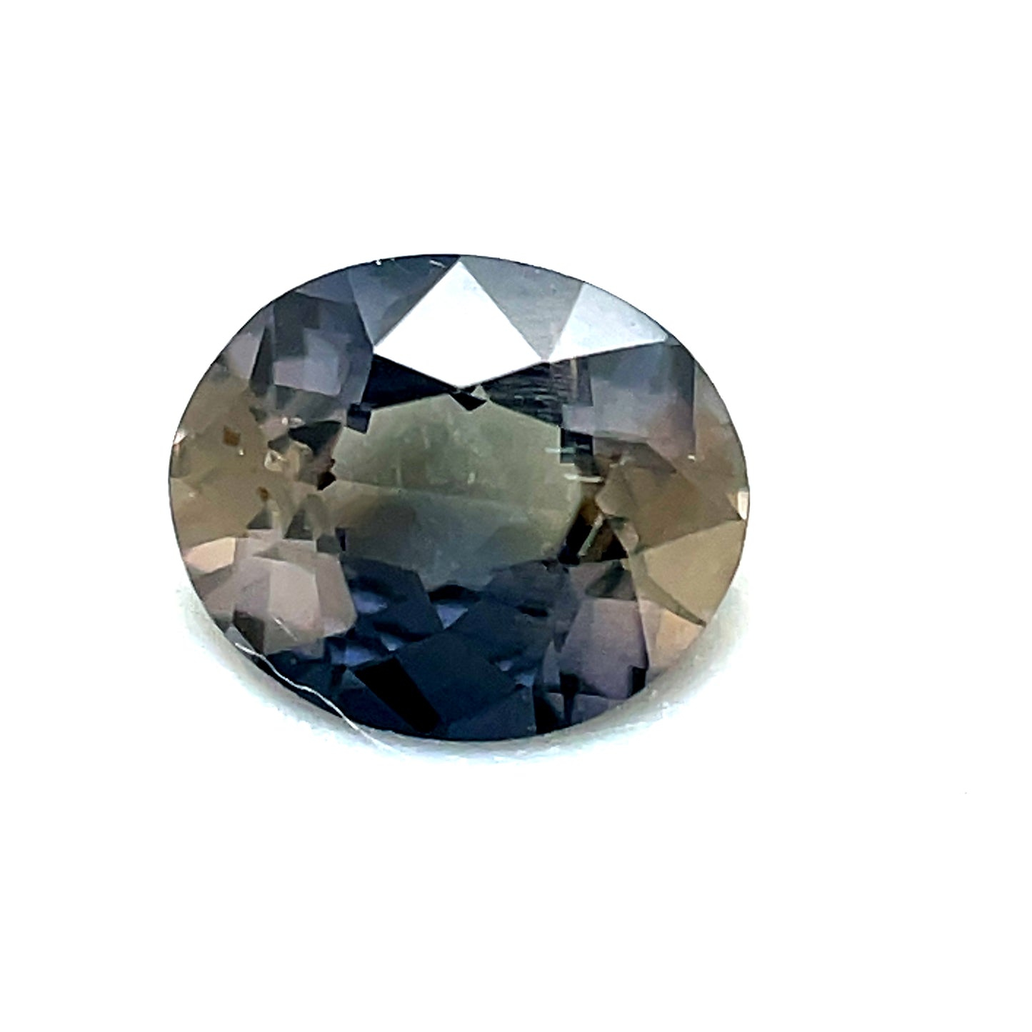 Saphir, Violett Grün, Oval, 0,74 ct., 6,1x5,1x2,9 mm