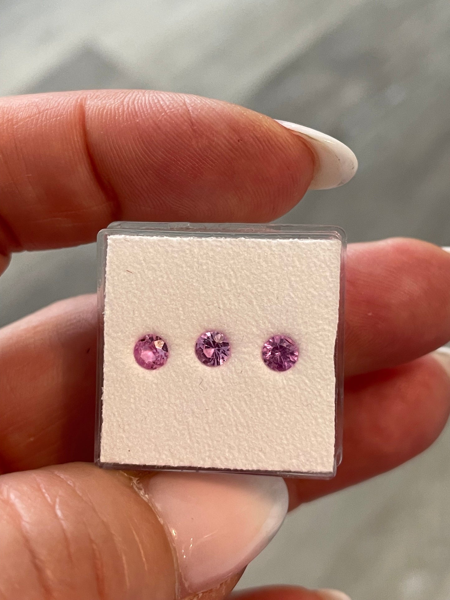 Saphir, gemischt, rosa, violett, Rund, 0,40 ct., 4,1-4,3 mm