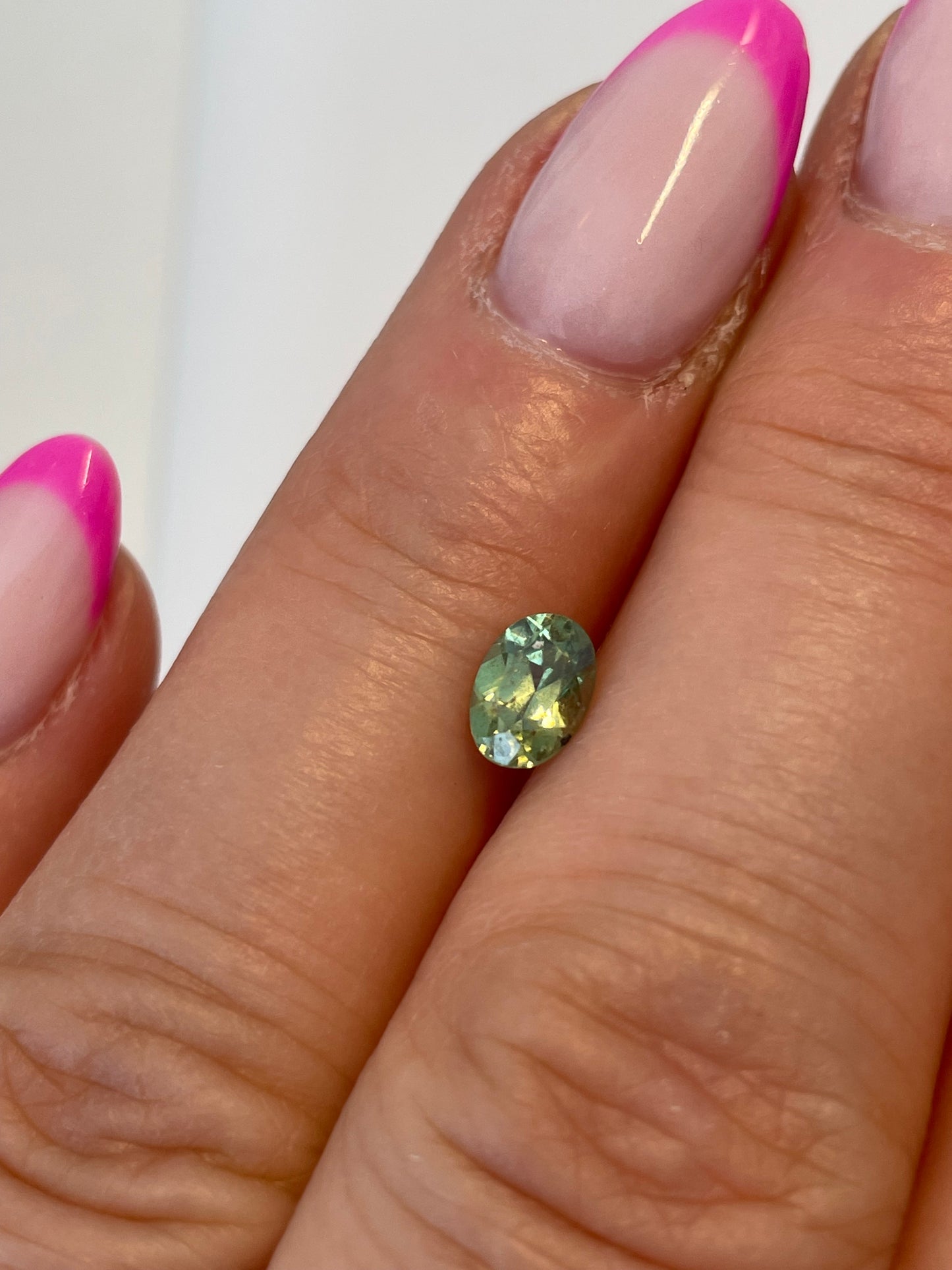 Demantoid, Grün, Oval, 0,89 ct., 6,4x4,7x3,5 mm