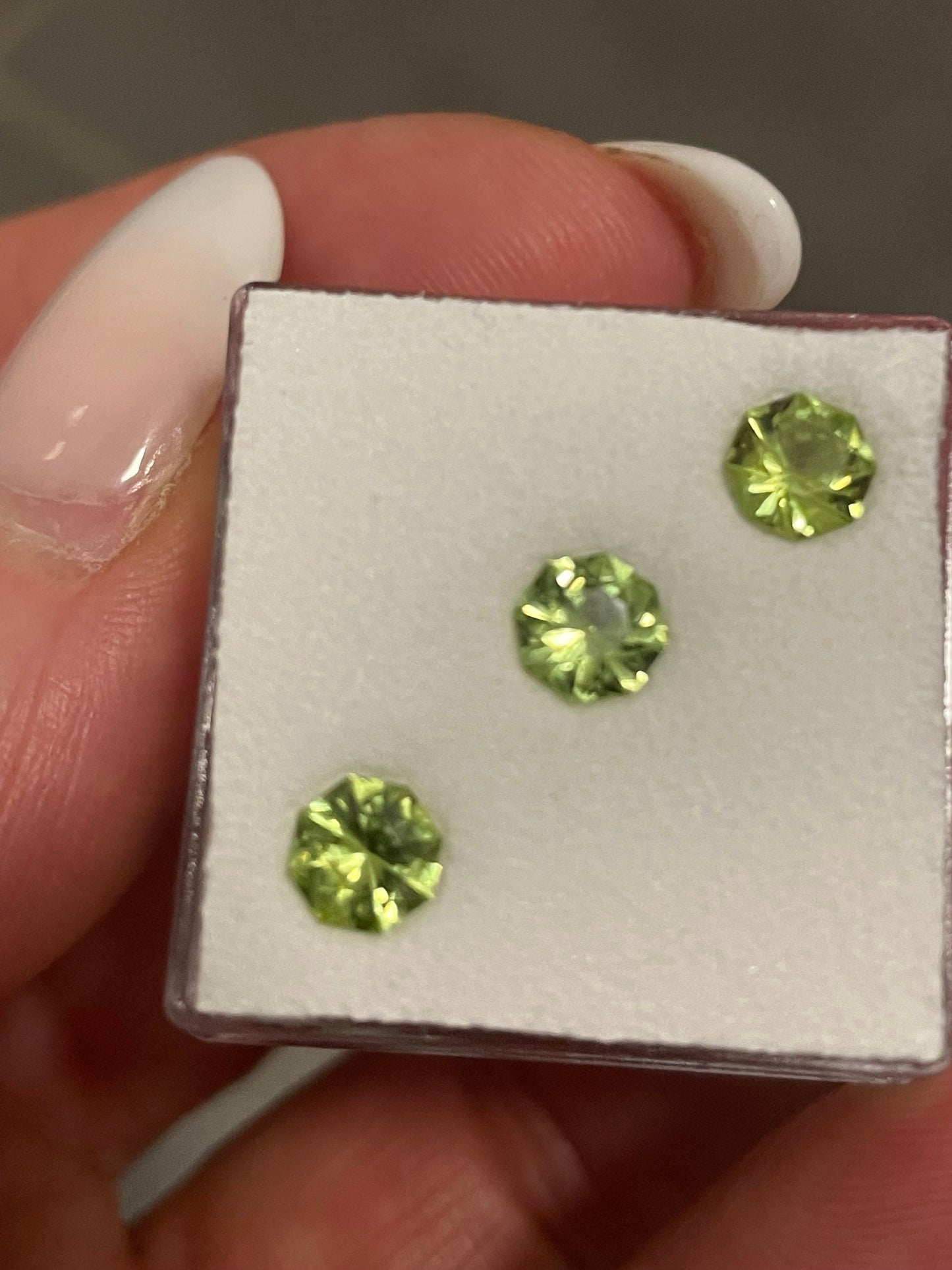 Peridot, Grün, Rund, 0,37 ct., 4,4 mm