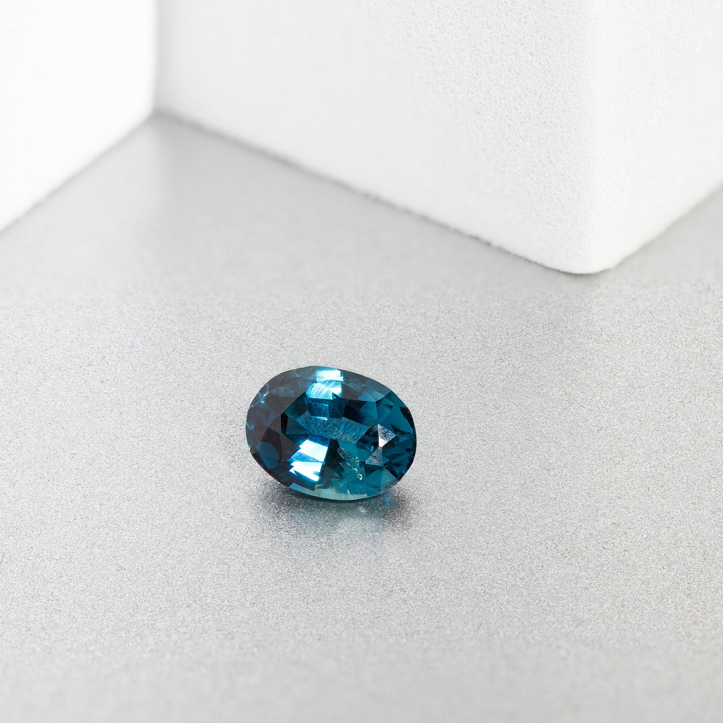 Saphir, Blau, Oval, 0,90 ct.