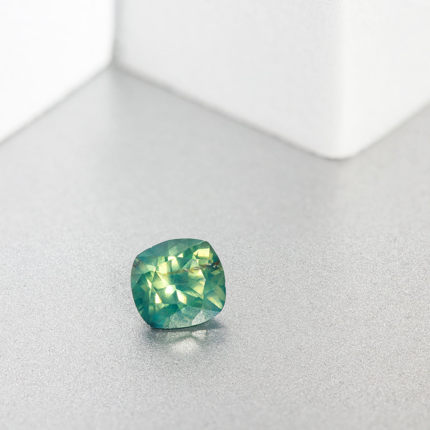 Saphir, Grün, Kissen, 1,11 ct.