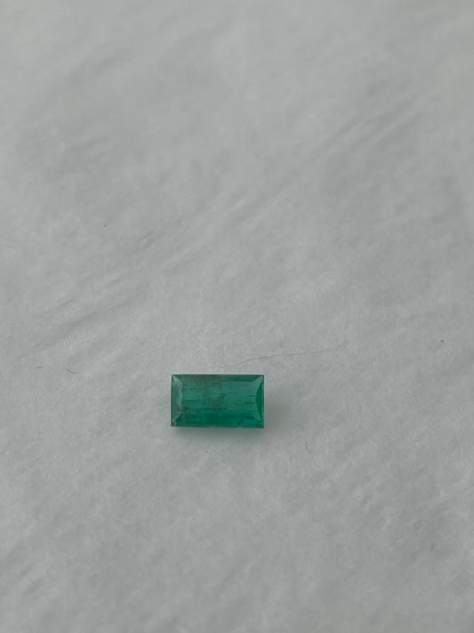 Smaragd, Grün, Baguette, 0,77 ct., 7,6x4,4x2,6 mm