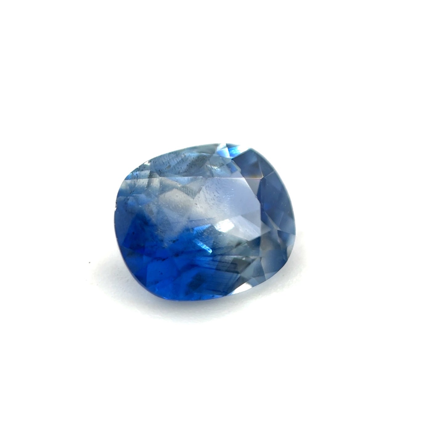 Saphir, Blau, Kissen, 0,65 ct.