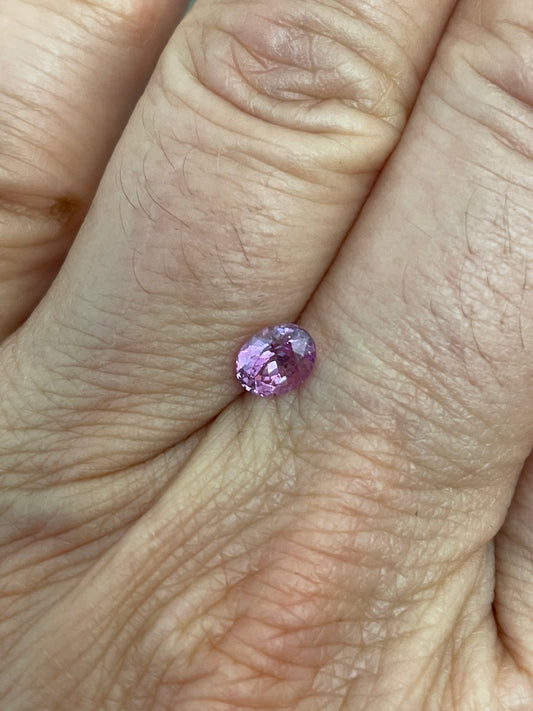 Saphir, Rosa-Violett, Oval, 0,87 ct., 5,9x4,7x3,8 mm