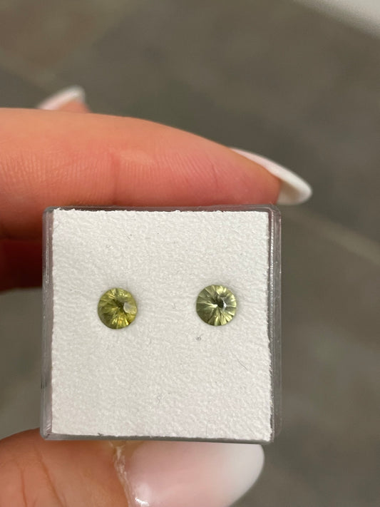 Saphir, Hellgrün, Rund, 0,40 ct., 4,5 mm