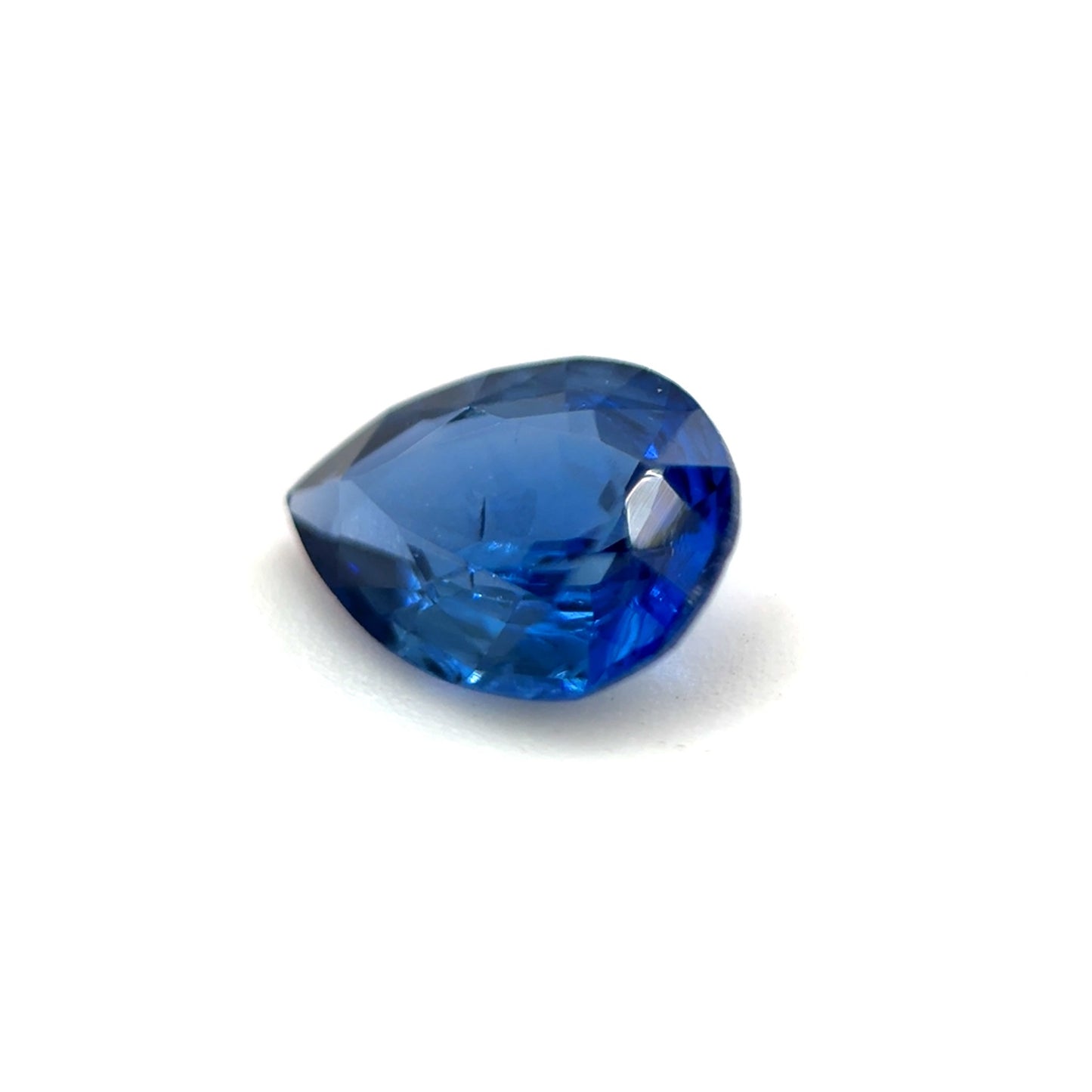 Saphir, Blau, Tropfen, 0,57 ct.