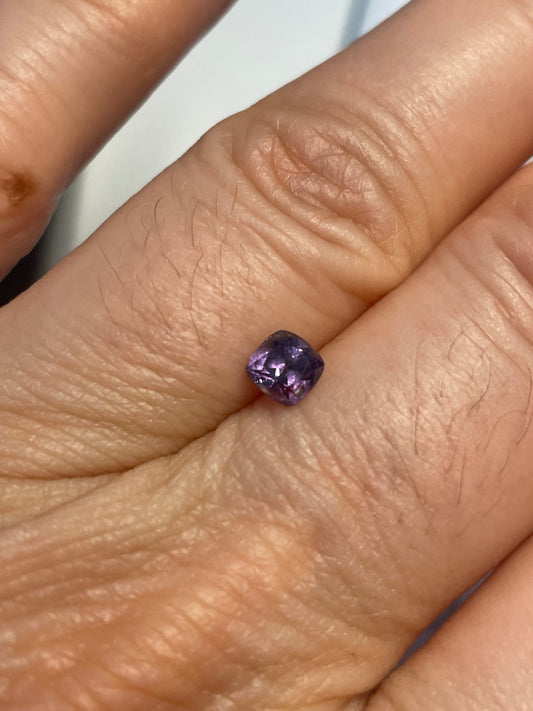Saphir, Sonstige Farbe Violett, Kissen, 0,61 ct., 4,5x4,5x3,2 mm