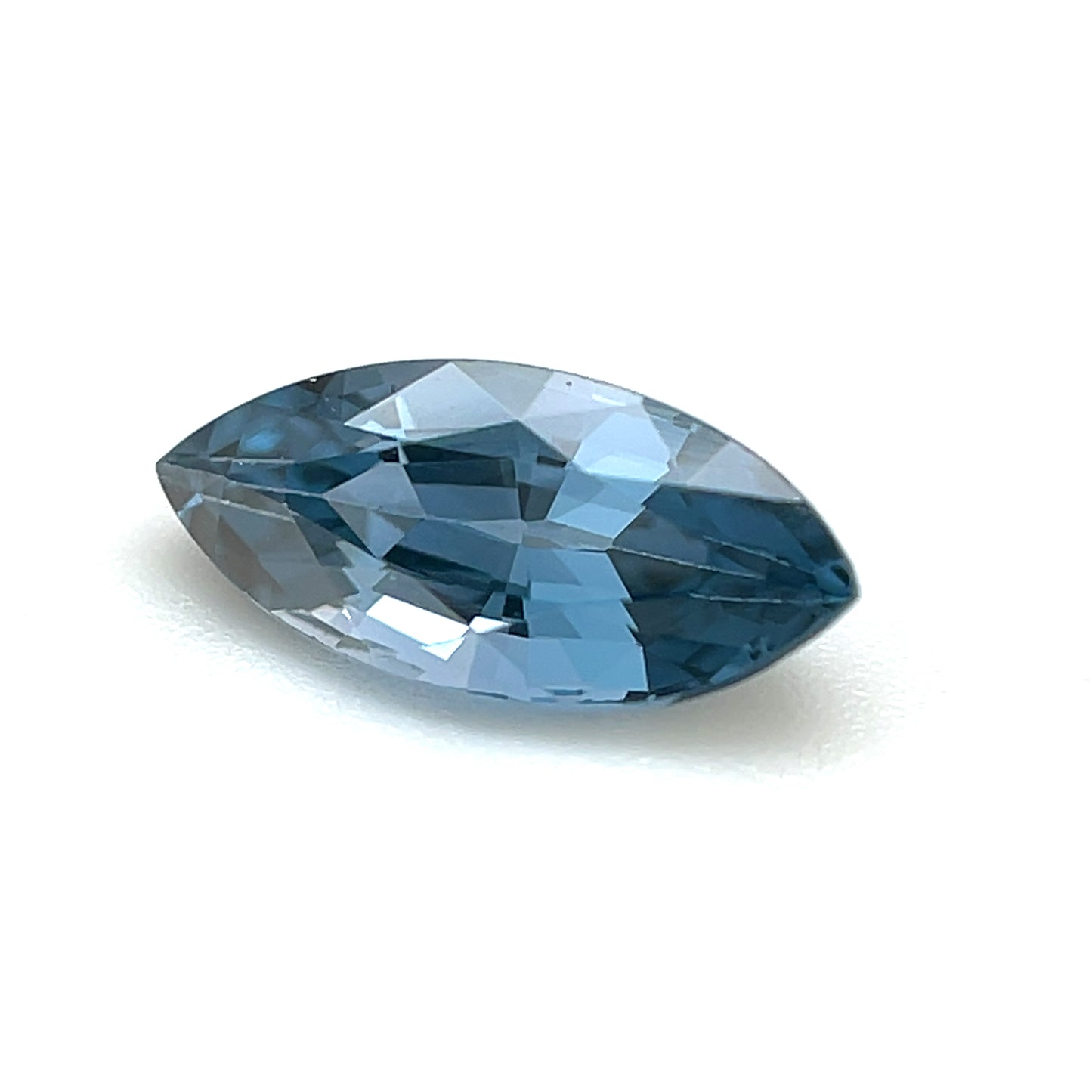 Spinell, Blau, Navette, 0,93 ct., 9,0x4,1x3,4 mm
